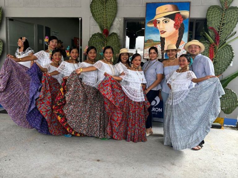 Celebración Día Internacional del Folklore